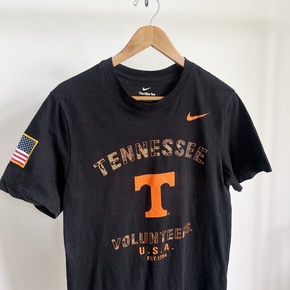 Nike Tennessee Volunteers Military Veterans Black T- Shirt Men's Size Small VOLS - Picture 2 of 6